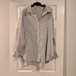 Boutique long sleeve button up collared pinstriped shirt medium oversized